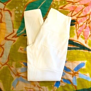 NWOT Lululemon 25” Align Leggings - White